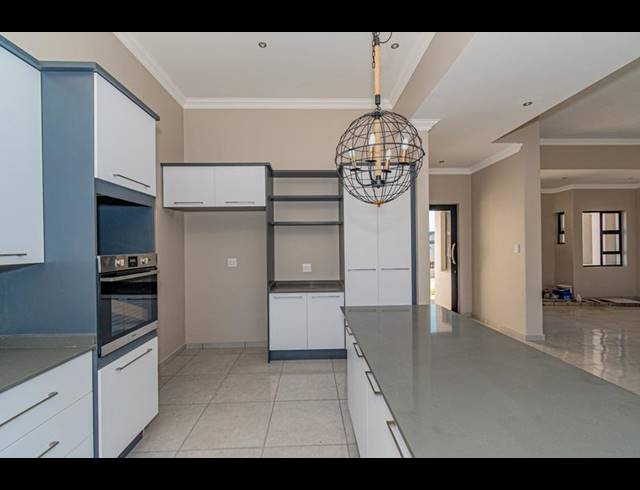 3 BEDROOM PROPERTY TO RENT IN COPPERLEAF ESTATE